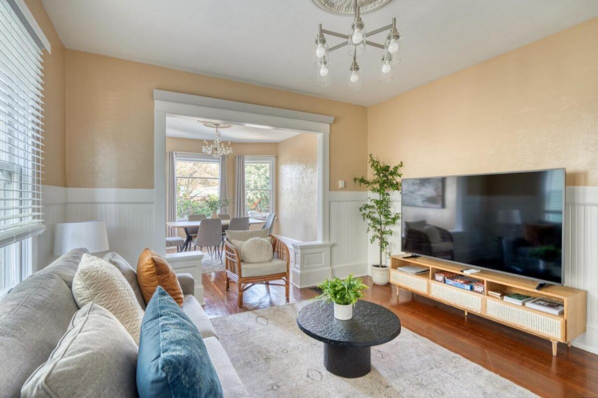 Ne Craftsman - Mississippi Neighborhood - Sleeps 8